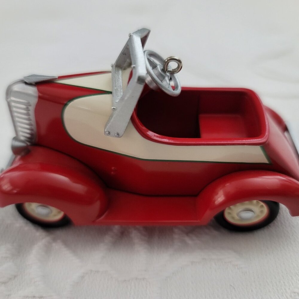 Year 2000 Hallmark KOCC (Keepsake Ornament Collector's Club) 1938 Garton Lincoln